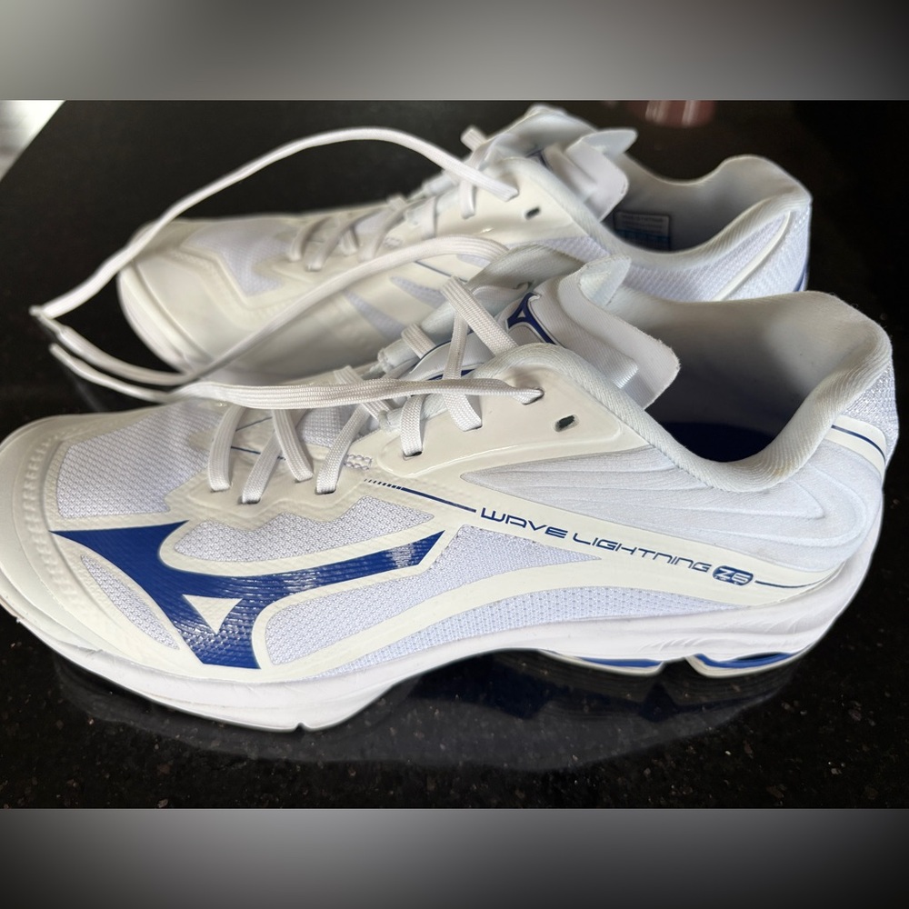 Mizuno Wave Lightning Z6 White and Blue Womens Volleyball Shoes